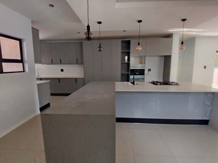 5 Bedroom Property for Sale in Melodie North West